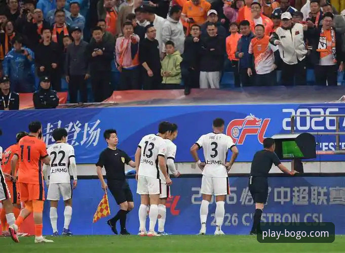 青岛海牛3-1击败上海海港比赛详解，博狗平台用户直击13年首胜现场
